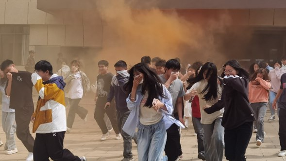 OD注册大厅杨林校区开展火灾及地震应急疏散演练